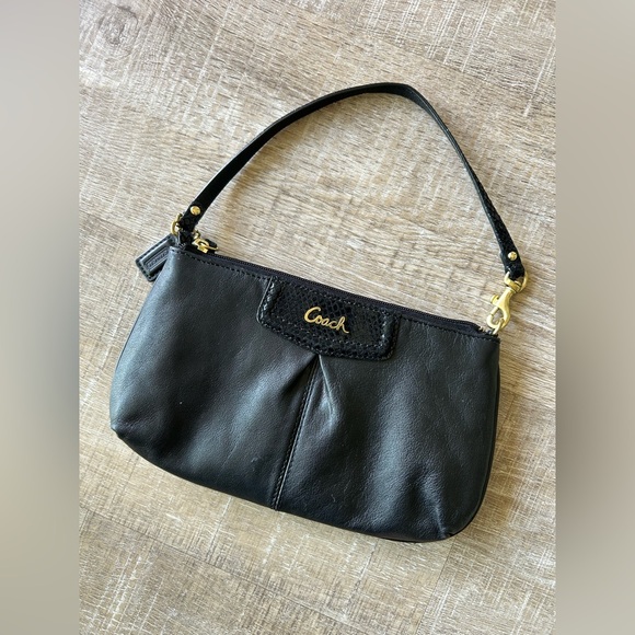 Coach Authentic Black Leather Wristlet Clutch gold hardware classic clean!! - Picture 12 of 12